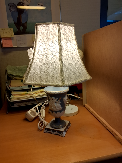 Italiensk retro lampe i porcelæn med skærm